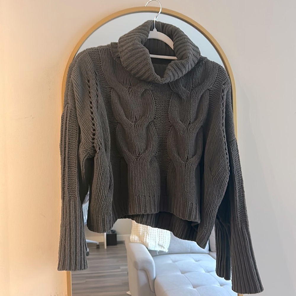 Green turtle neck sweater S